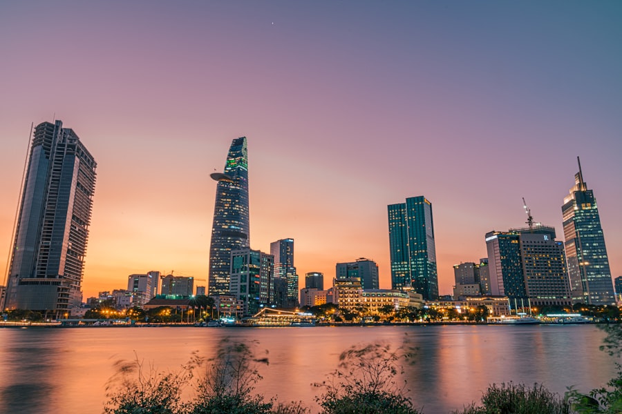 Sài Gòn về đêm — KTX Thiên Đàng